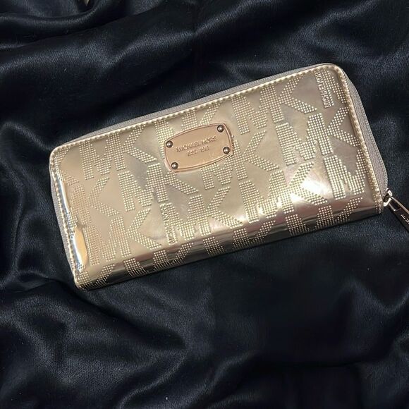 Michael Kors Rose Gold Mirror Zip Around Wallet - Picture 1 of 7